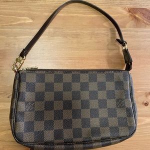 EUC Authentic Louis Vuitton pouchette